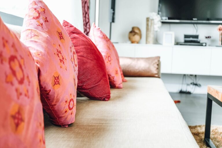 Tips for Creating a Cosy and Inviting Living Room on a Budget